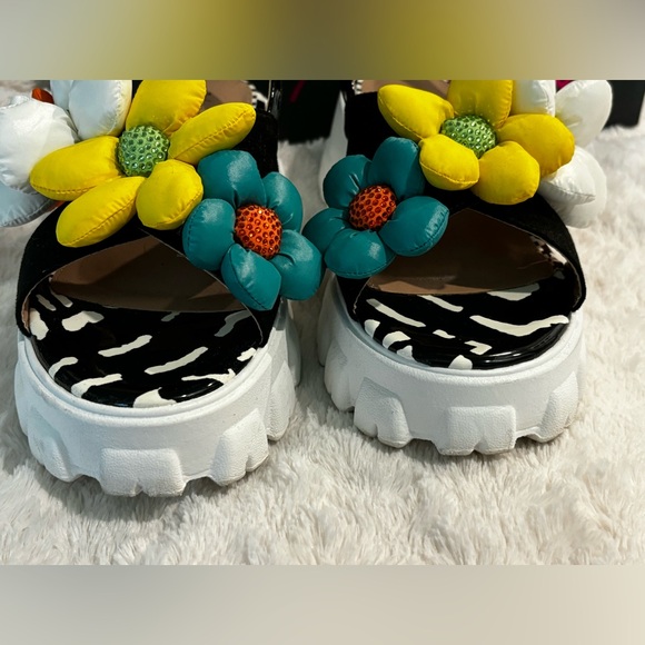 Betsey Johnson Sandals Excellent Like NEW Size 7 - Picture 3 of 10